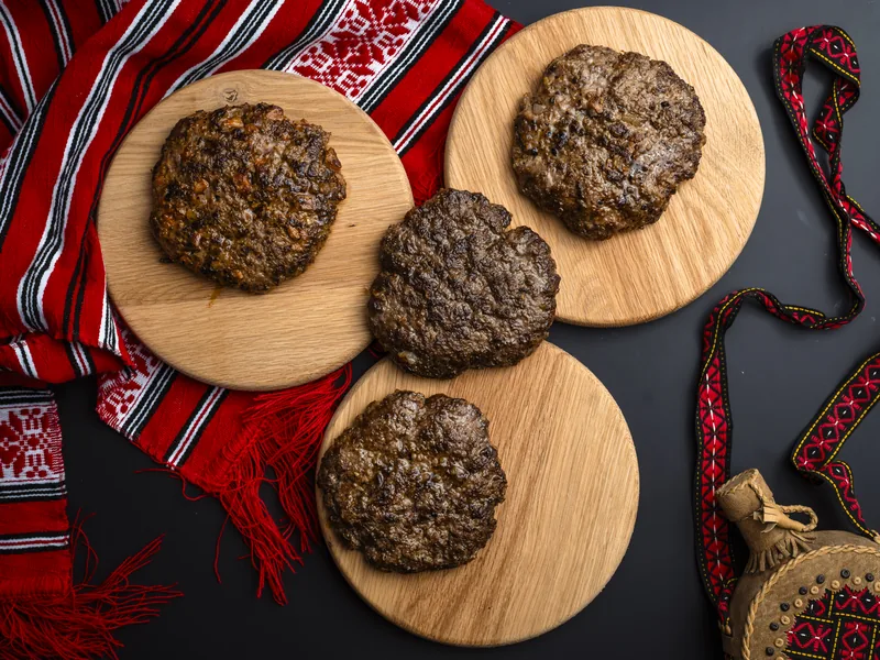Party Pack Trafika — platou de 1 kg cu mix de plescaviță pentru grup